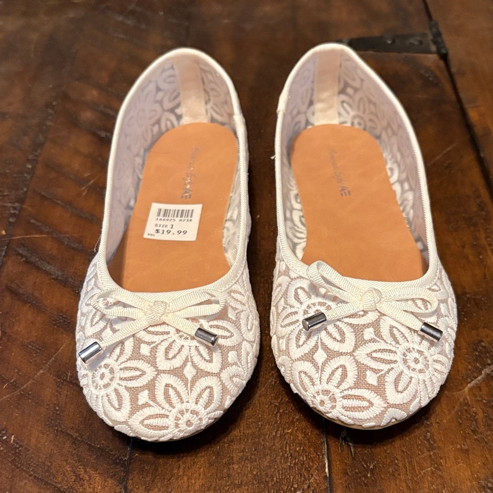 American Eagle Outfitters White Lace Kids Dress Shoes
